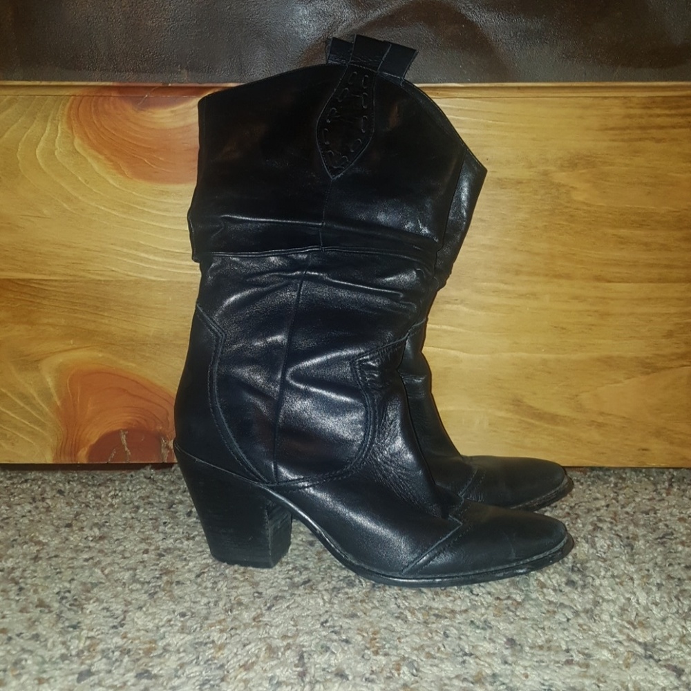 Womens BCBG black boots sz 7.5